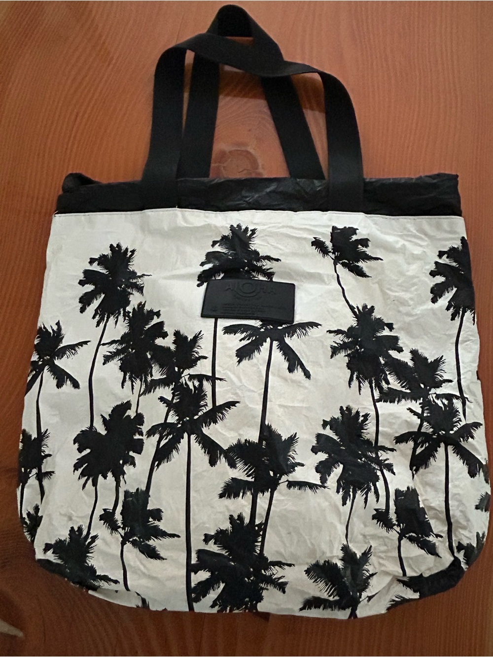 ALOHA Day Tripper Palm-Print Tote - Picture 15 of 15